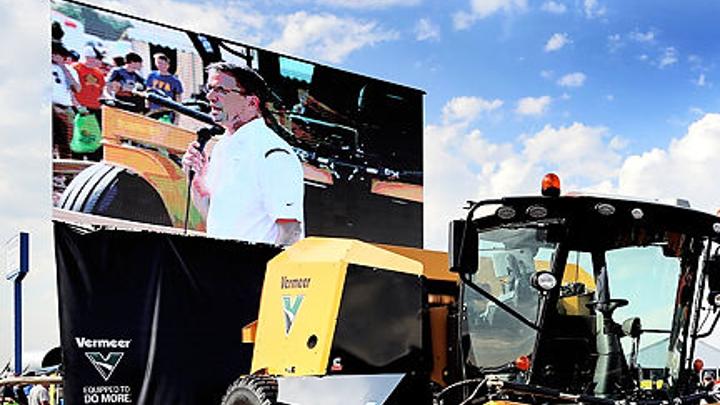 Iowa Company Unveils Revolutionary Self Propelled Round Baler At Hhd Latest News Theindependent Com