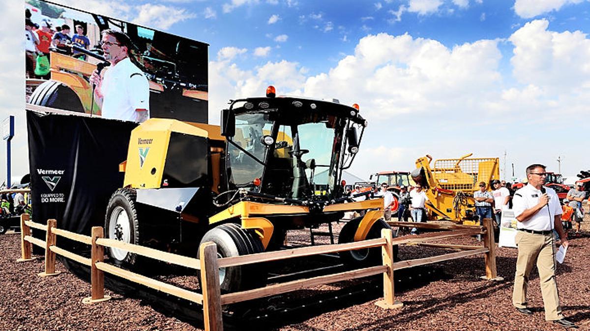 Iowa Company Unveils Revolutionary Self Propelled Round Baler At Hhd Latest News Theindependent Com Iowa Company Unveils Revolutionary Self Propelled Round Baler At Hhd Latest News Theindependent Com