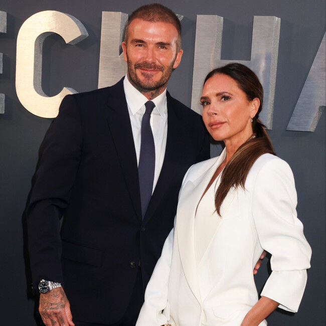 Rebecca Loos diz que viu David Beckham na cama com modelo quando tinha  Victoria ao telefone à procura dele - Mundo - FLASH!