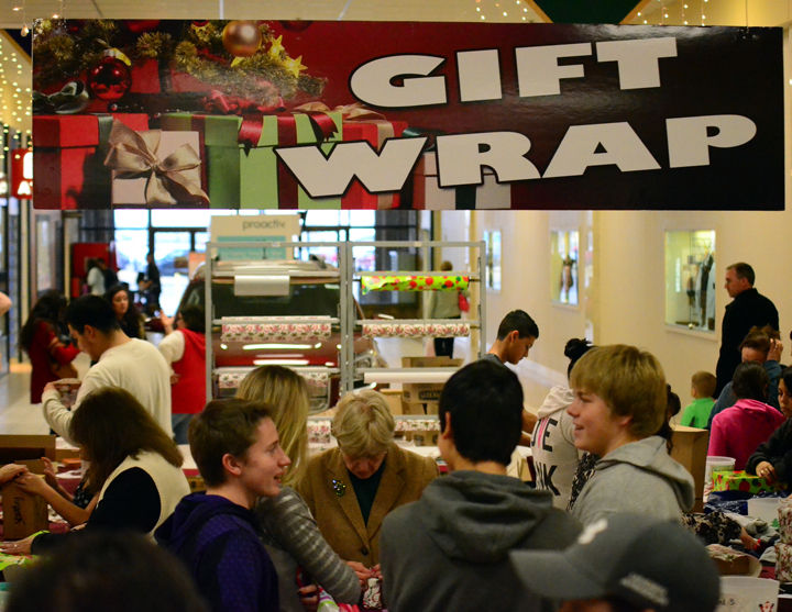 Giftwrapping service at mall benefits local nonprofits Local News
