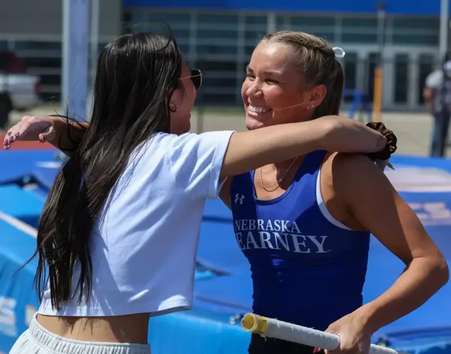 Lopers Show Off on Senior Day