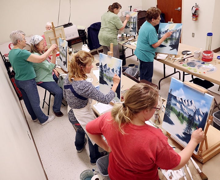 Cairo woman teaches painting class 9 months a year | Cairo