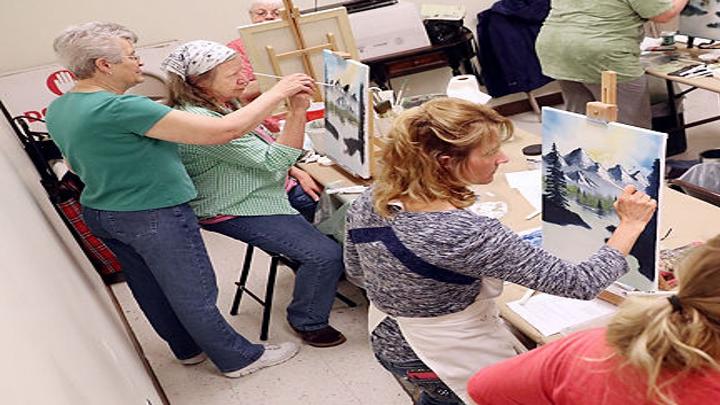 Cairo Woman Teaches Painting Class 9 Months A Year Local News Theindependent Com