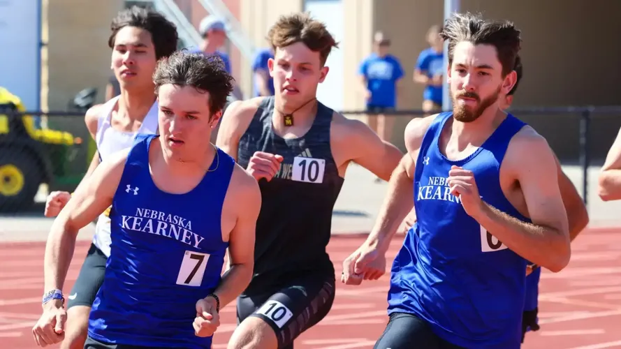 Lopers Show Off on Senior Day