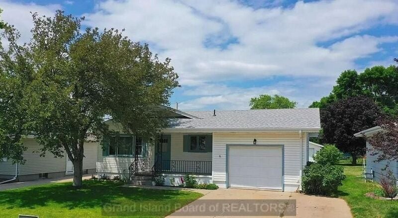 3 Bedroom Home In Grand Island 249 000   656d79989aac9.image 