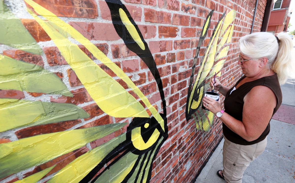 Neppl Invites People To Take Pictures In Front Of Her Wing