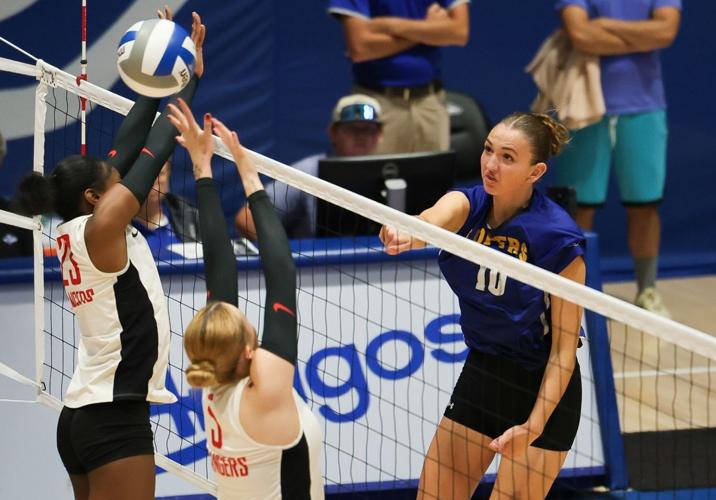 #7 Lopers Efficient Again, Sweep #17 Hornets