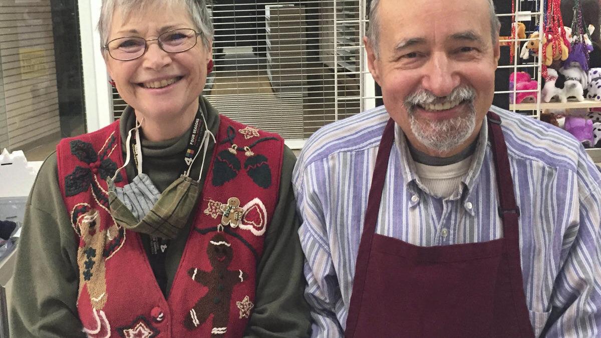 Going nuts for Christmas: Whiff of cinnamon draws in customers during the holidays - Vimarsana News