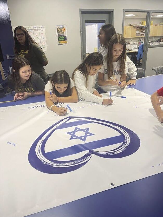 Metro Detroit Jewish students wrap tefillin challenge