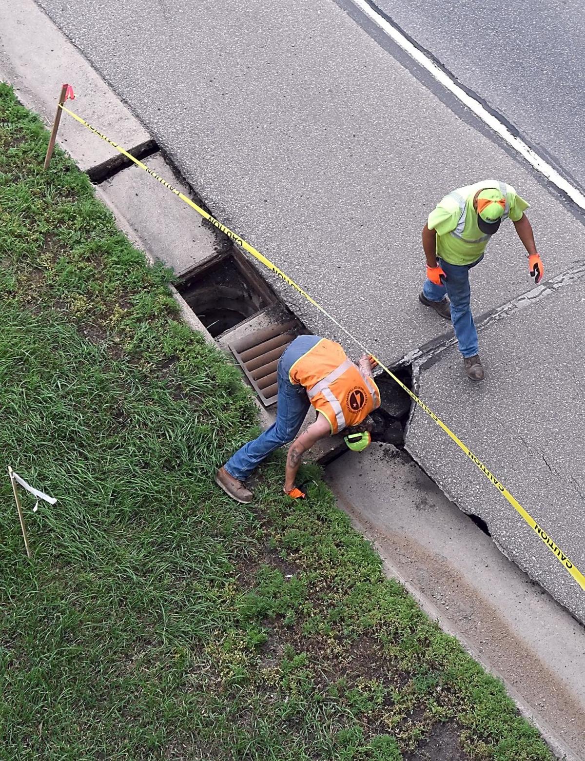 Small sinkhole appears on Hwy 169 near levee | Mankato News