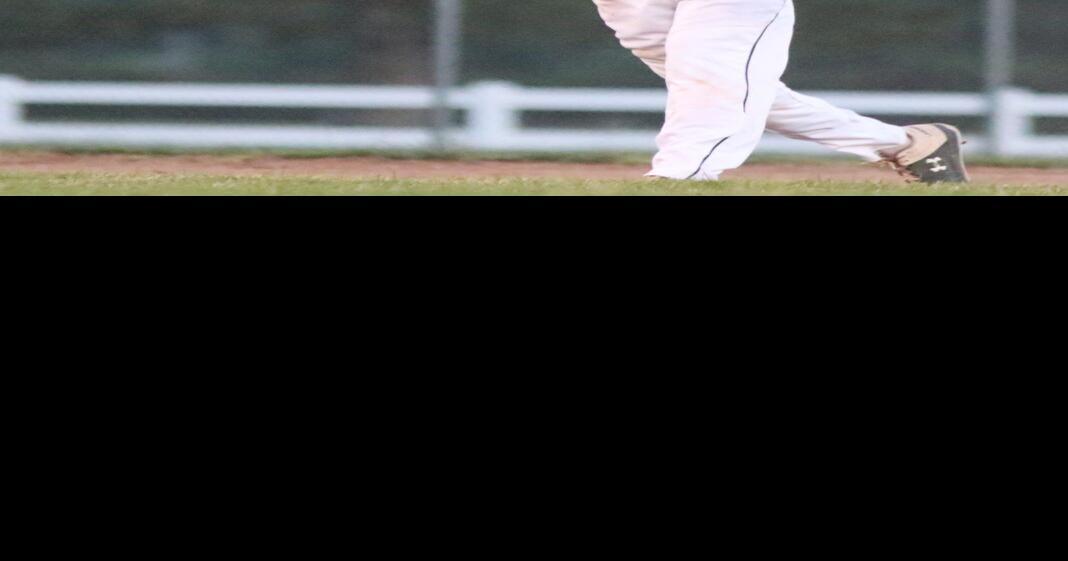 Seniors Top Cozad Sports