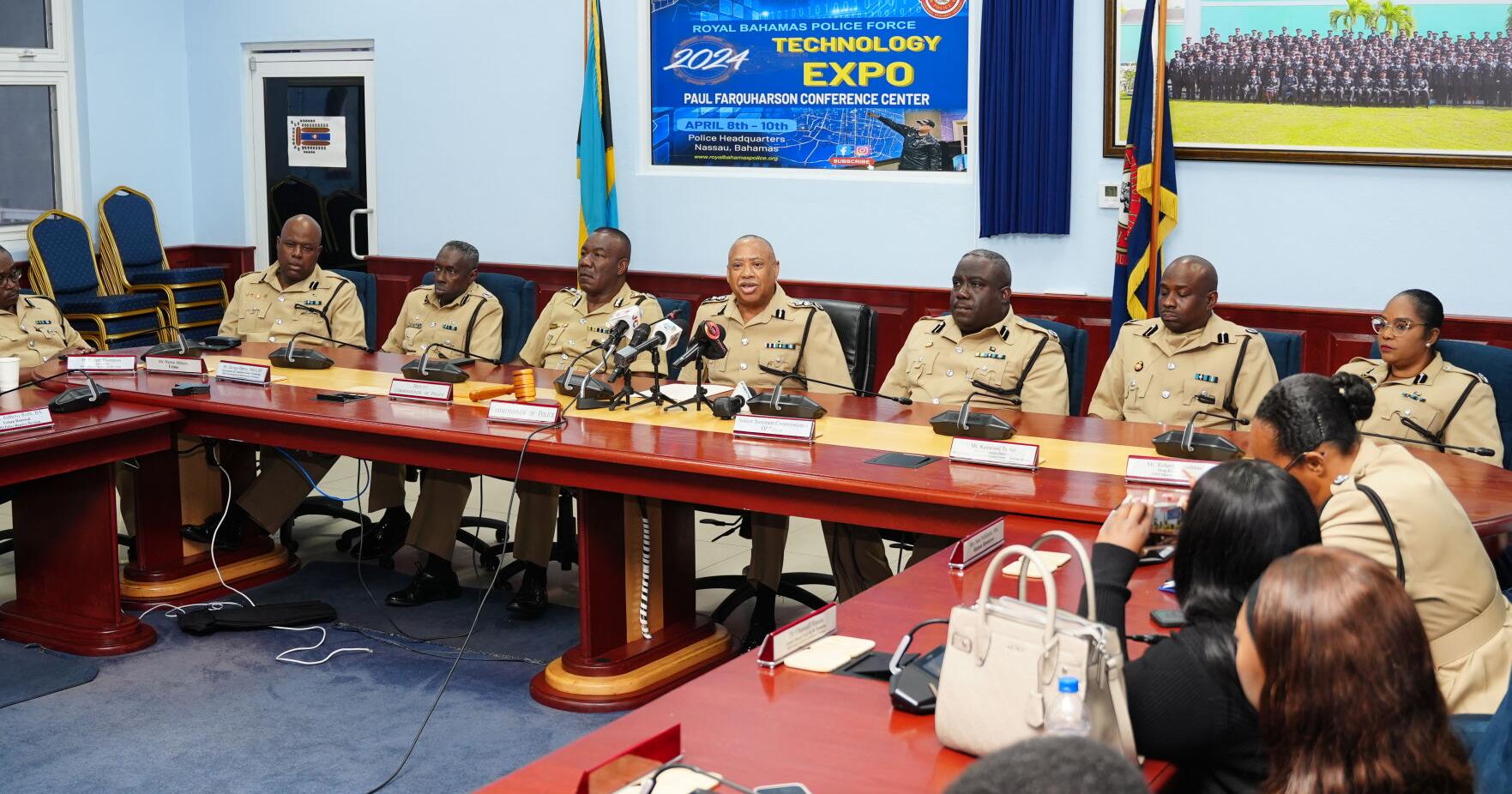 Police searching for suspects in shooting of six people - Vimarsana News