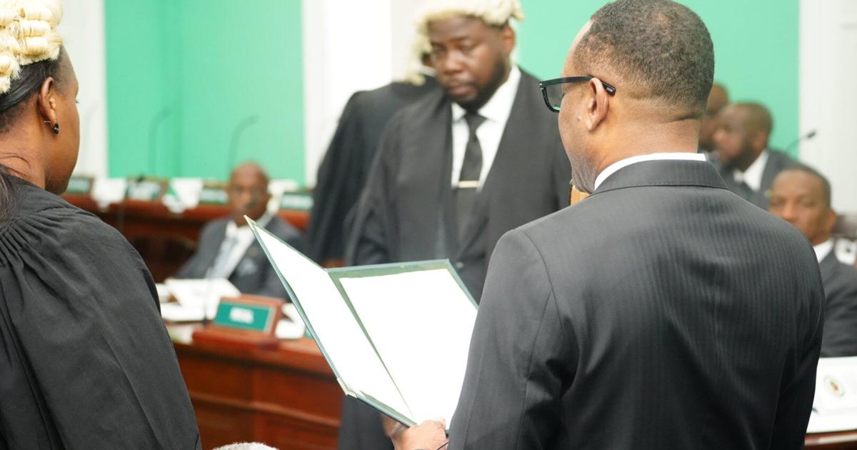 Kingsley Smith heckled as he takes oath of office