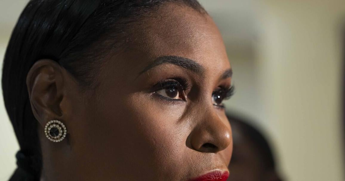 Govt looking to extend maternity leave and introduce paternity leave