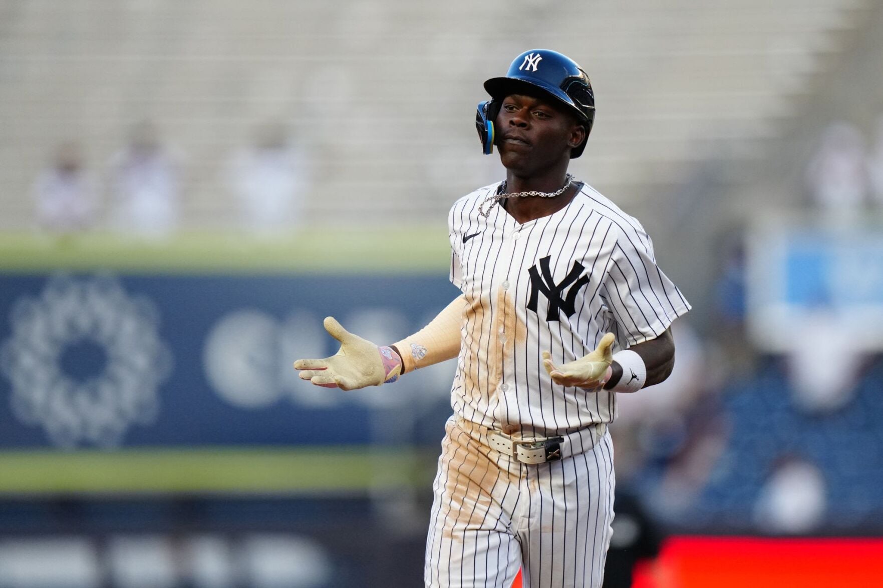Amazing Chisholm Breaks Slump By Wearing Larger Teammates’ Pants Capture for Desktop Amazing Chisholm Breaks Slump By Wearing Larger Teammates’ Pants Capture for Desktop