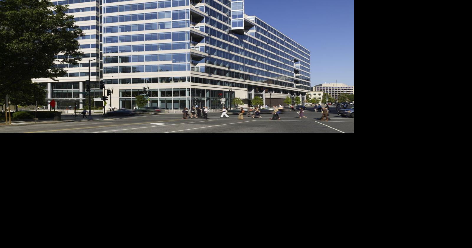 IMF projects slowdown of global economy, moderate inflation increase