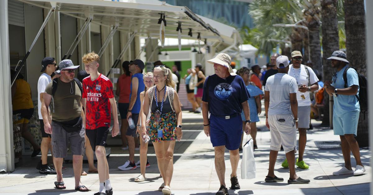 Central Bank: Tourism earnings declined in July