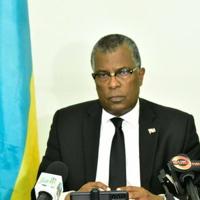 Mitchell, Sands trade insults over hospital project