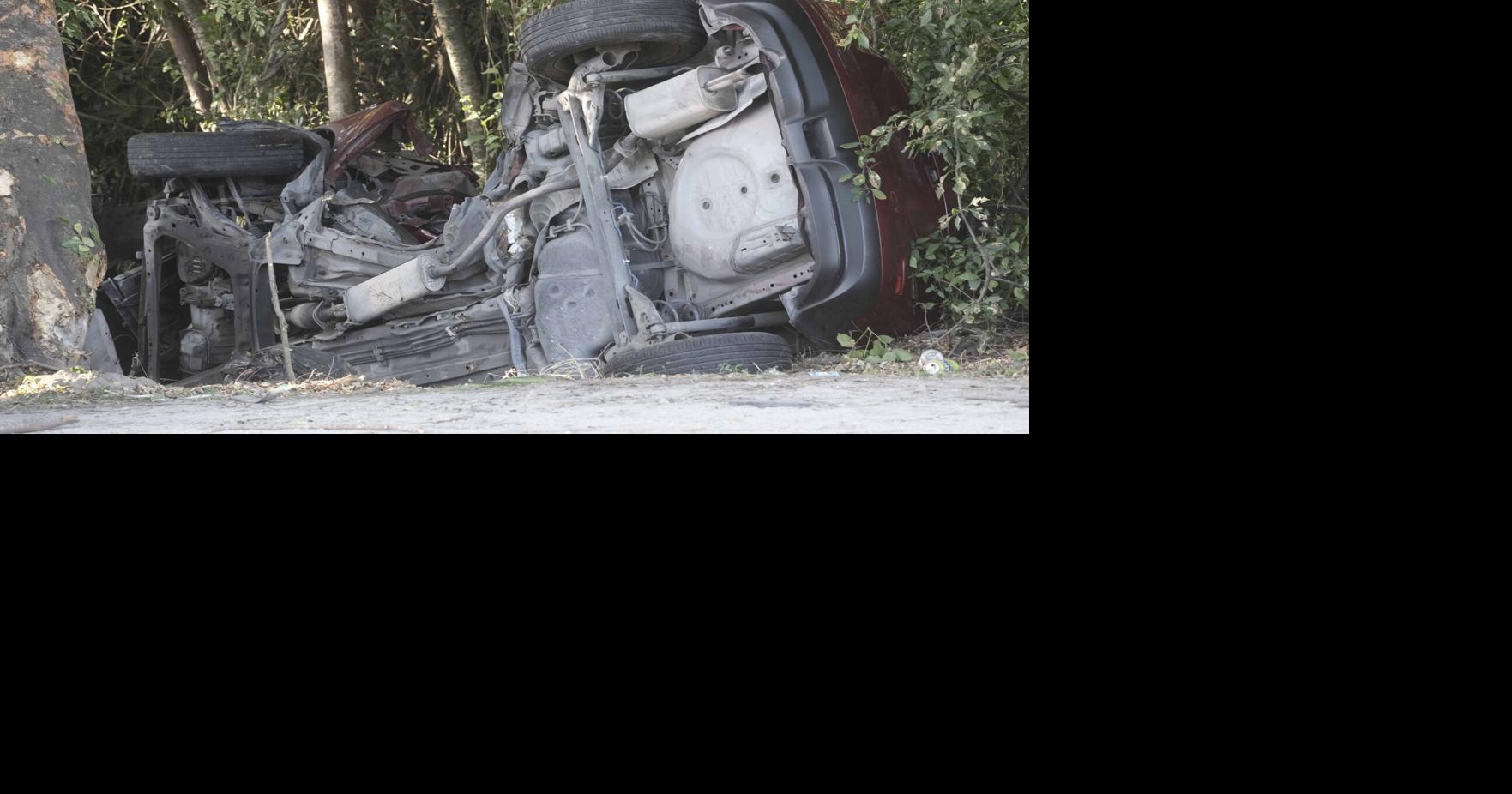 Man dies after crashing into tree | News | thenassauguardian.com