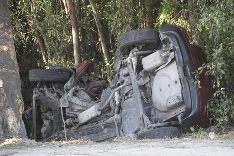 Man dies after crashing into tree | News | thenassauguardian.com