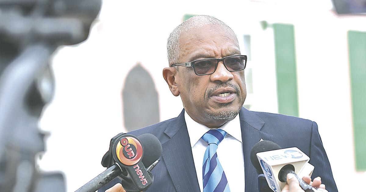 Minnis backs Pintard's bank reform plan