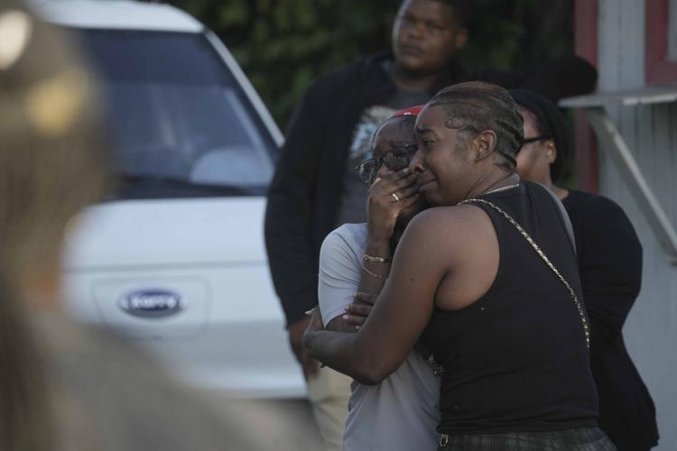 Man dies after crashing into tree | News | thenassauguardian.com