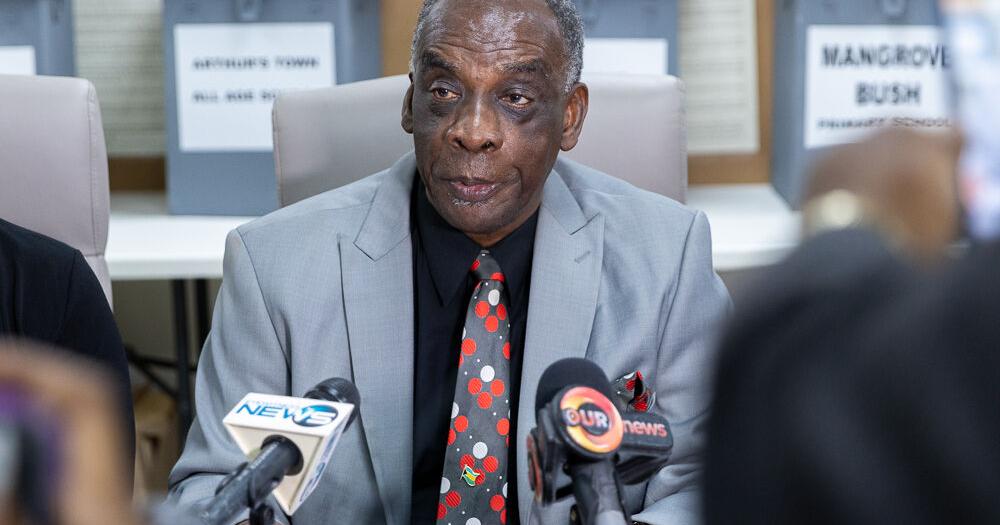 Parl. commissioner says he won't remove Campbell