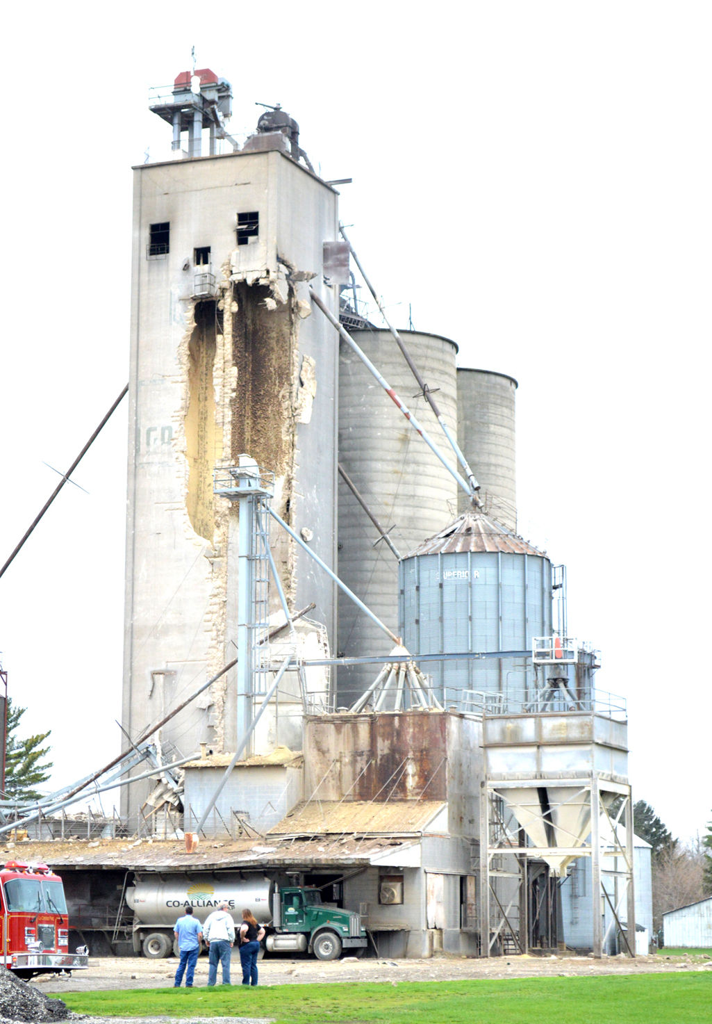 Grain elevator explosion injures 4 News