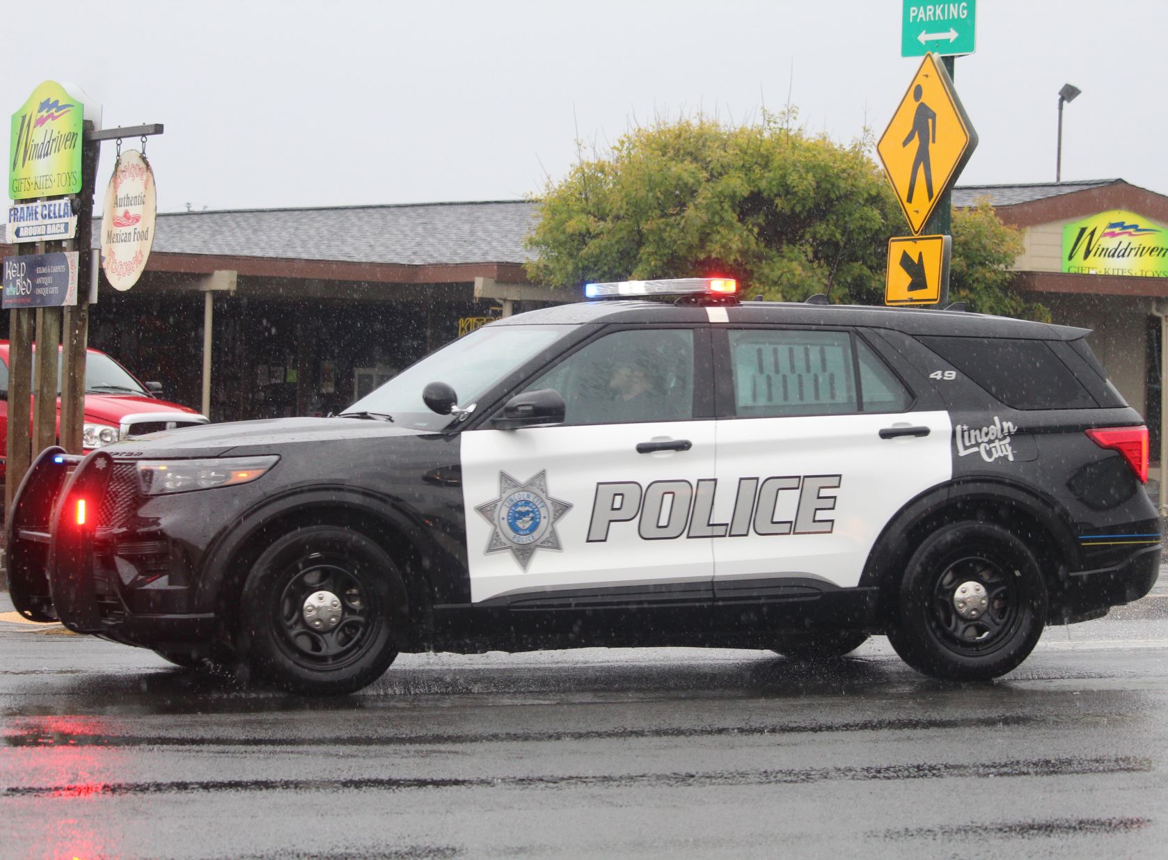 Pedestrian injured after being hit on Highway 101 in Lincoln City ...