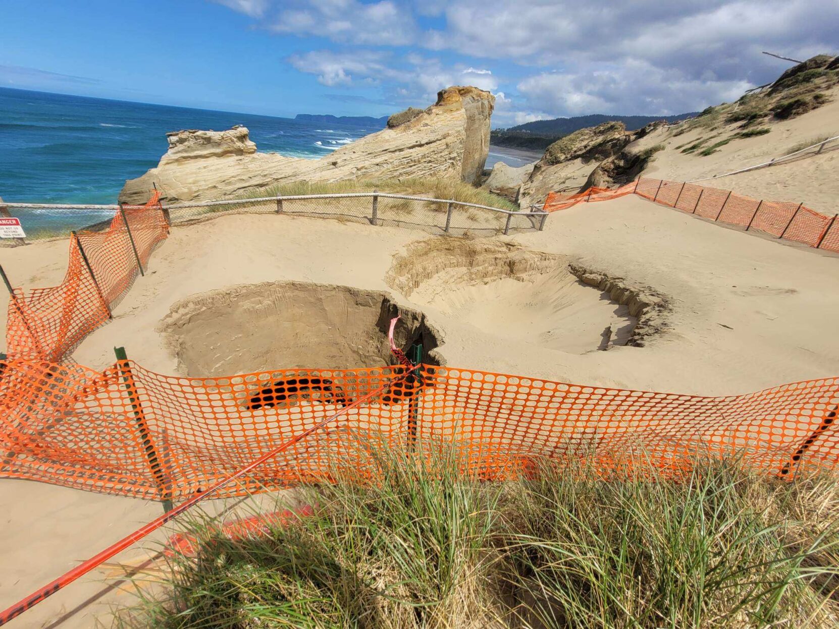 ウォルター・E・スコフィールド、「NORTH CLIFFS」、海外版超希少レゾネ Trending / Photos / New Sinkhole: 'Cliffs can give way without
