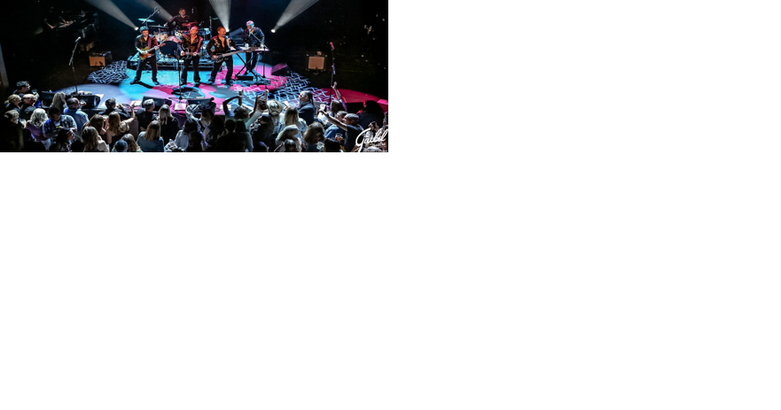 Super Diamond: Neil Diamond tribute concert in Newport - Vimarsana News
