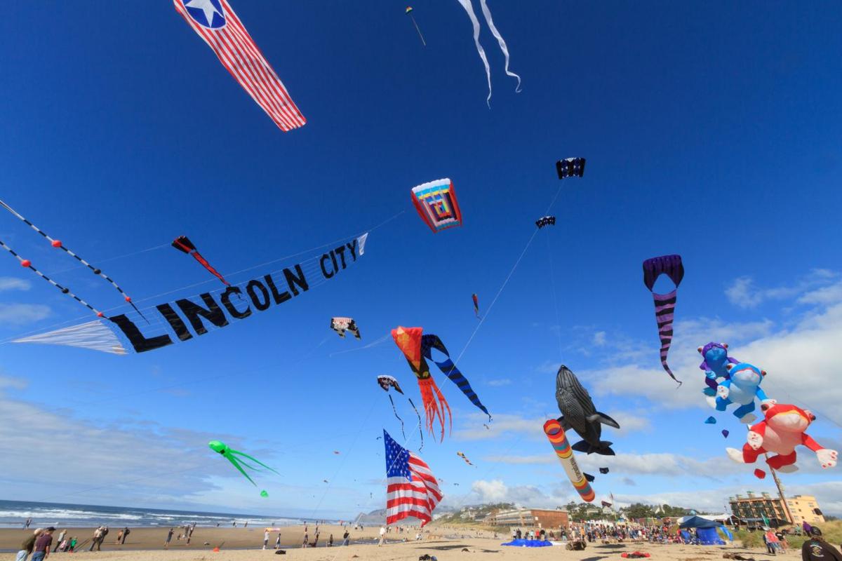 VIDEO World's largest kite in Lincoln City News