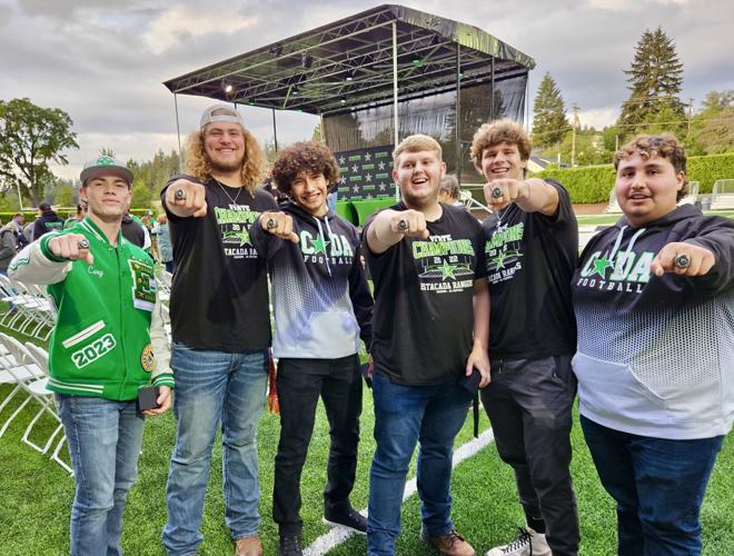 Coaches deliver rings Oregon 6A football champs from Central