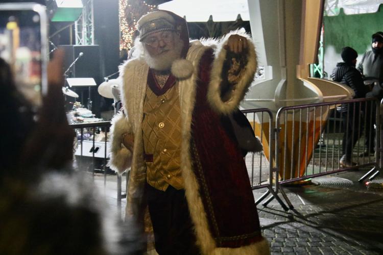 Gresham finds the spirit of Christmas with tree lighting Lifestyle