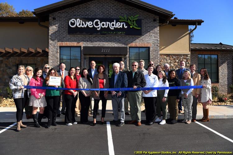 Olive Garden ribbon cutting