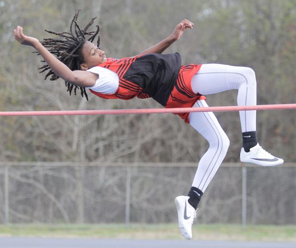 250329-sports-ms-track-sap-1