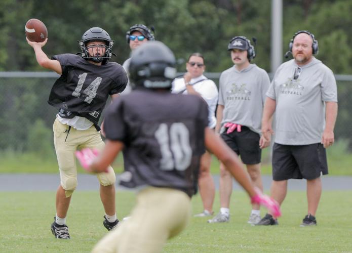 260815-sports-hs-fb-scrimm-sap-1