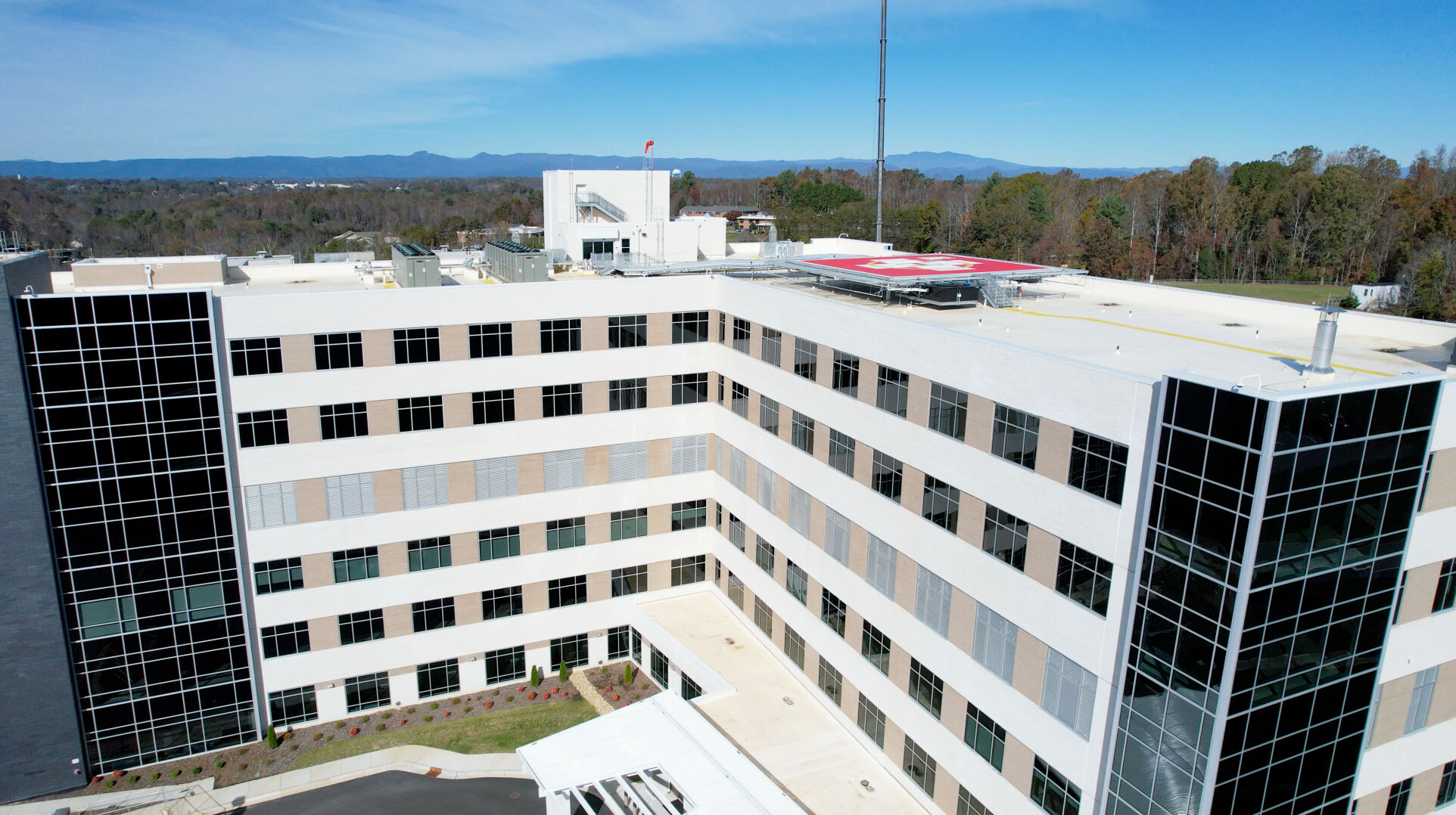 East Tower Roof Helipad.jpg