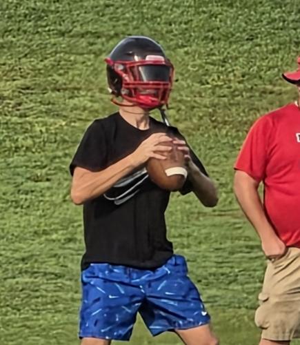 260815-sports-hs-fb-scrimm-sap-4