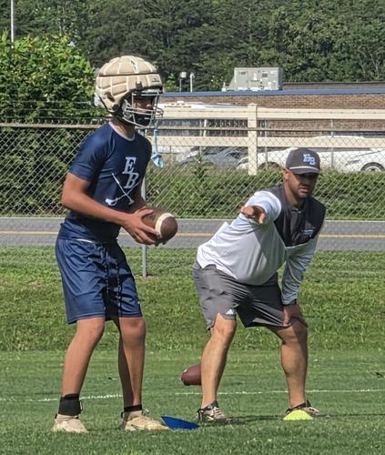 260815-sports-hs-fb-scrimm-sap-3