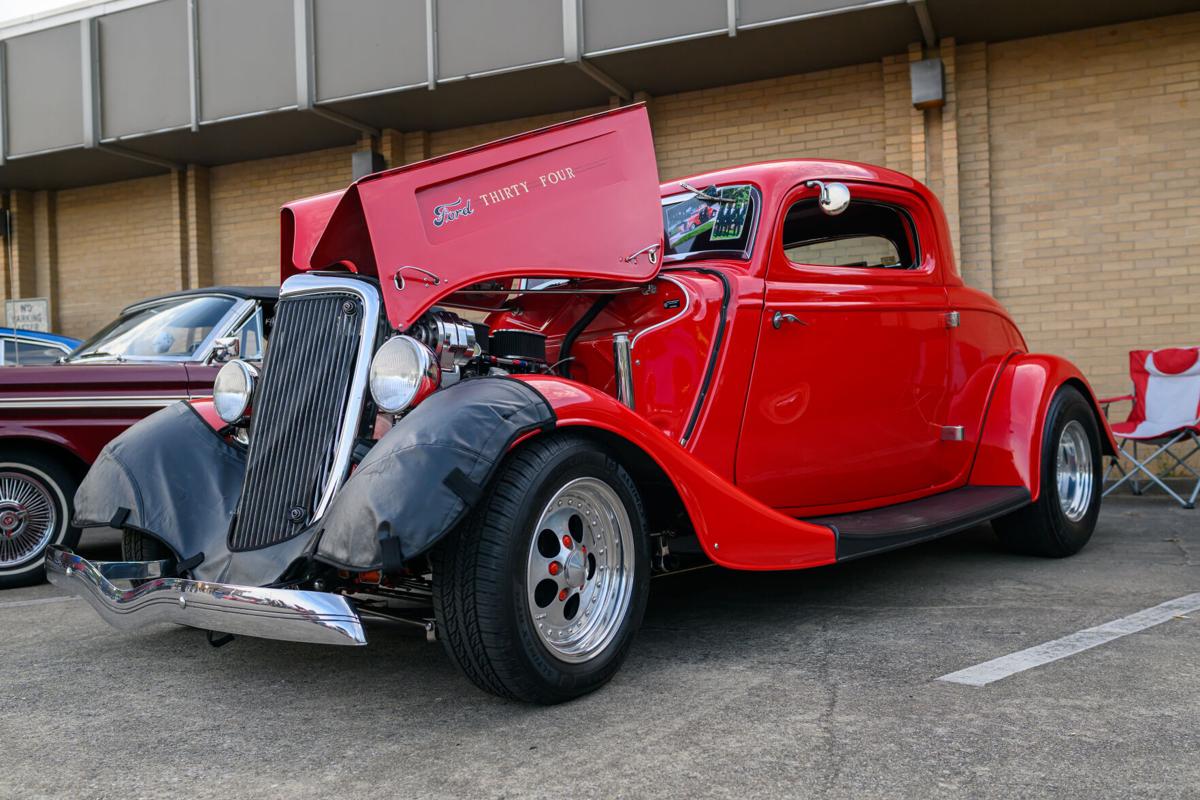 Engines, chrome, and burgers at Friday Night Cruise-in | Culture &  Community | The Paper