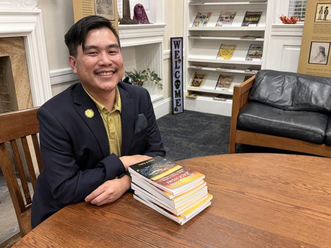 Kohrs book signing