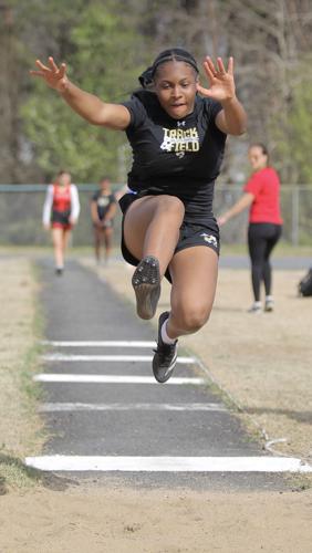 250329-sports-ms-track-sap-2