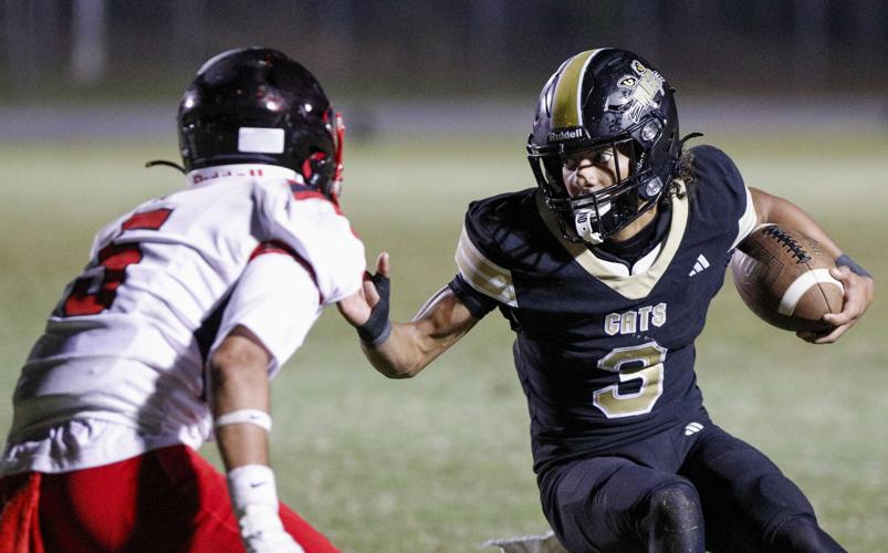 261003-sports-hsfootballstandalones-p3