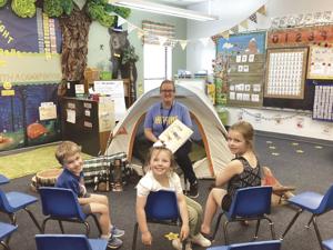 Bacaan kecil di malam hari: Higgins Elementary mengadakan acara membaca |  Berita