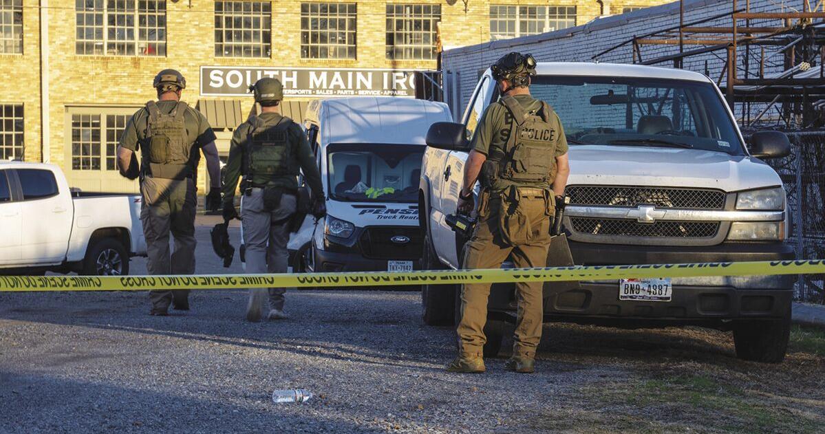 Free: A Saturday stand-off at the hardware store: Paris Police respond ...