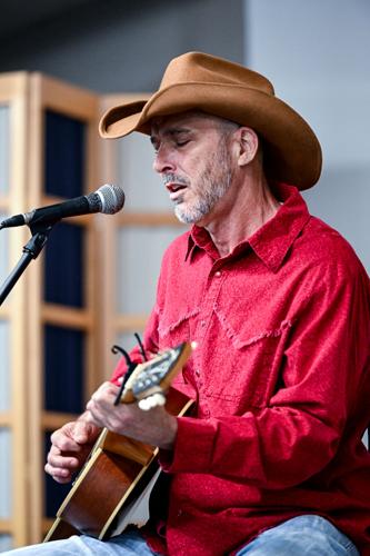Merri Ray Merrol Ray entertains at Country Dinner Theatre | News | theparisnews.com
