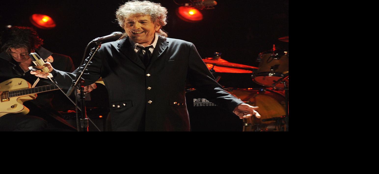 Bob Dylan papers, including unpublished lyrics, sell for $495K | News | theparisnews.com