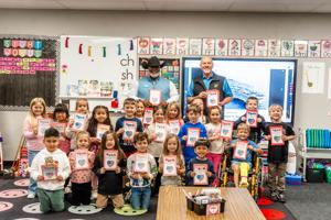 Everett students share the love with local veterans