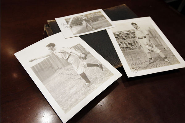 Rare Shoeless Joe Jackson autograph photo might bring $100,000